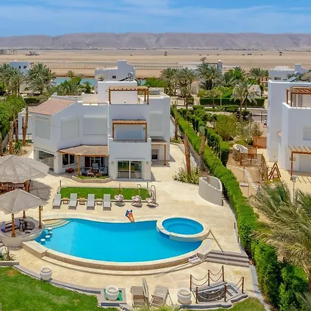 4 Bedroom Villa With Heated Pool, Jacuzzi & Lagoon View In Phase 4