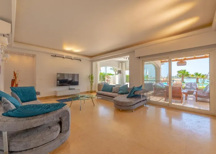 White Villa 4 Bedrooms & Private Heated Pool, Jacuzzi & Lagoon Views In Phase 4, El Gouna * الغردقة
