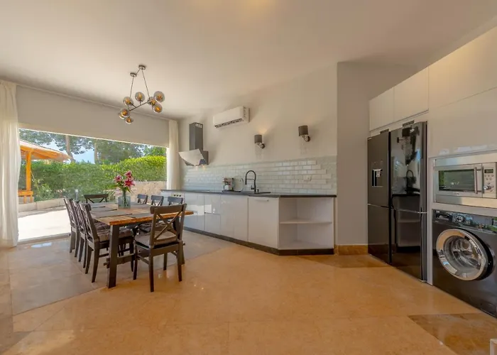 White Villa 4 Bedrooms & Private Heated Pool, Jacuzzi & Lagoon Views In Phase 4, El Gouna * الغردقة
