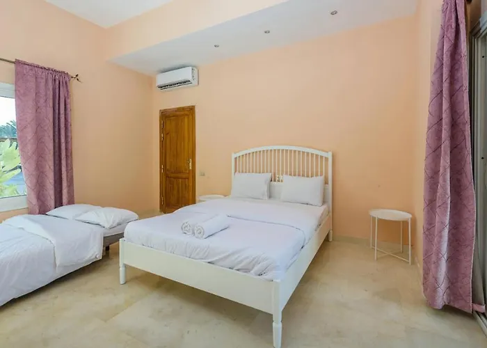 White Villa 4 Bedrooms & Private Heated Pool, Jacuzzi & Lagoon Views In Phase 4, El Gouna