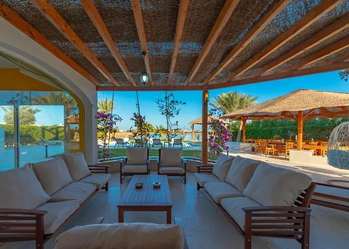 فيلة White Villa 4 Bedrooms & Private Heated Pool, Jacuzzi & Lagoon Views In Phase 4, El Gouna