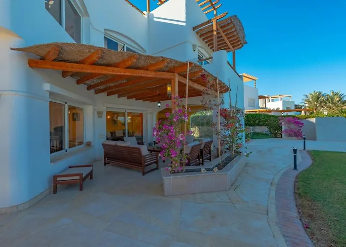 فيلة White Villa 4 Bedrooms & Private Heated Pool, Jacuzzi & Lagoon Views In Phase 4, El Gouna *