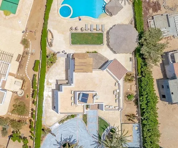 White Villa 4 Bedrooms & Private Heated Pool, Jacuzzi & Lagoon Views In Phase 4, El Gouna الغردقة