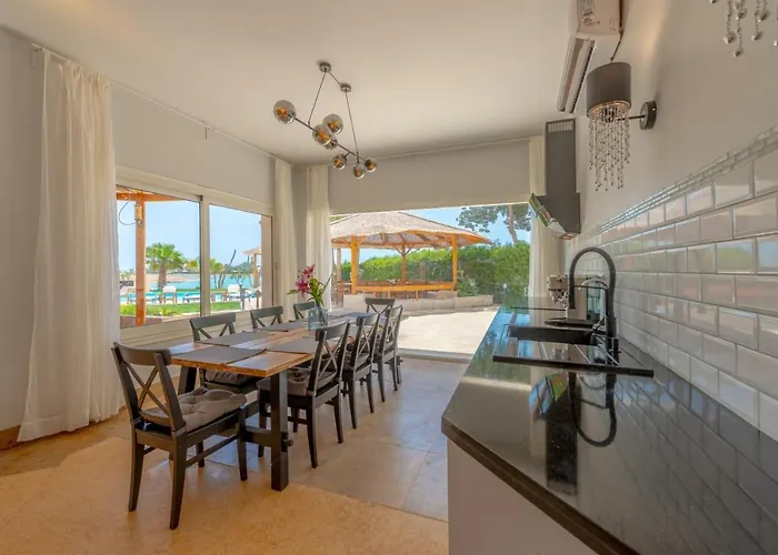White Villa 4 Bedrooms & Private Heated Pool, Jacuzzi & Lagoon Views In Phase 4, El Gouna * الغردقة