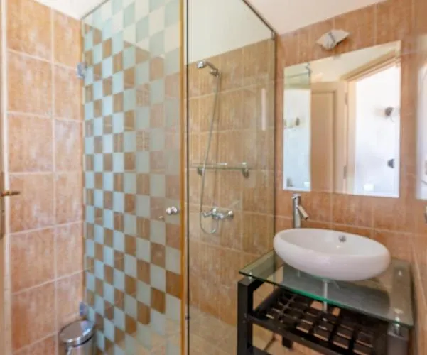 White Villa 4 Bedrooms & Private Heated Pool, Jacuzzi & Lagoon Views In Phase 4, El Gouna الغردقة