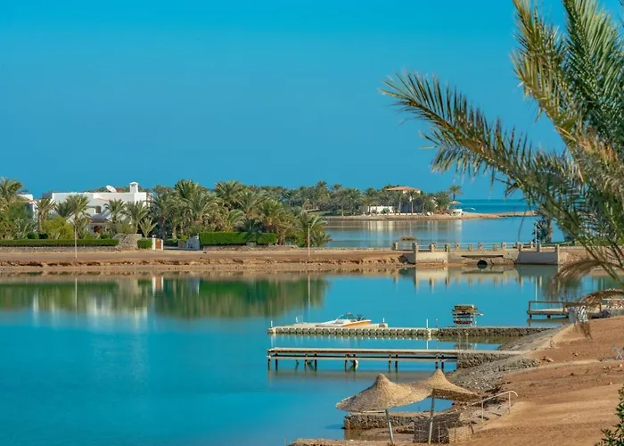 White Villa 4 Bedrooms & Private Heated Pool, Jacuzzi & Lagoon Views In Phase 4, El Gouna فيلة