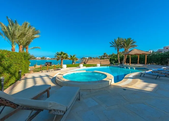White Villa 4 Bedrooms & Private Heated Pool, Jacuzzi & Lagoon Views In Phase 4, El Gouna الغردقة