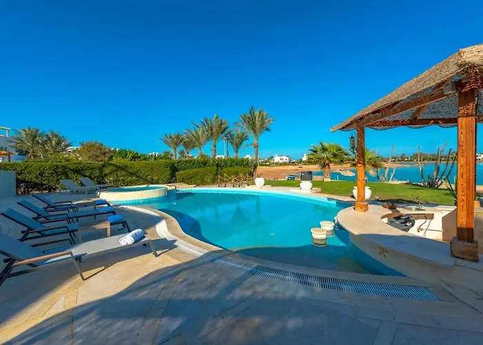 White Villa 4 Bedrooms & Private Heated Pool, Jacuzzi & Lagoon Views In Phase 4, El Gouna
