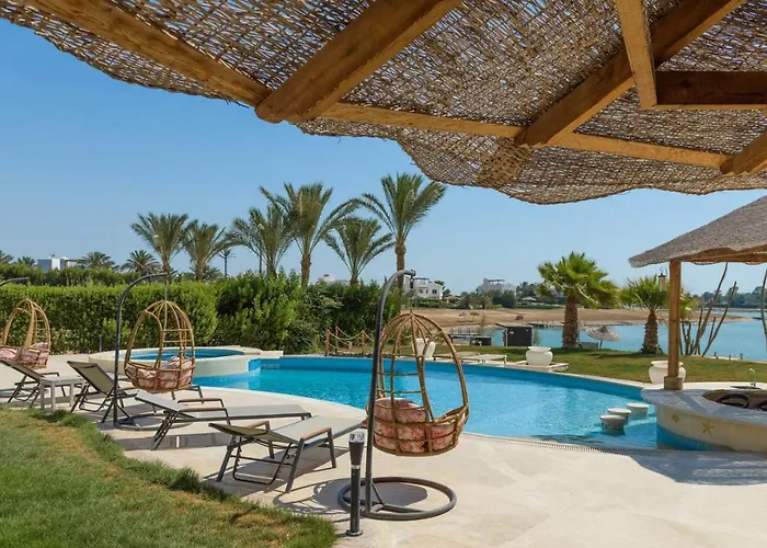 White Villa 4 Bedrooms & Private Heated Pool, Jacuzzi & Lagoon Views In Phase 4, El Gouna الغردقة